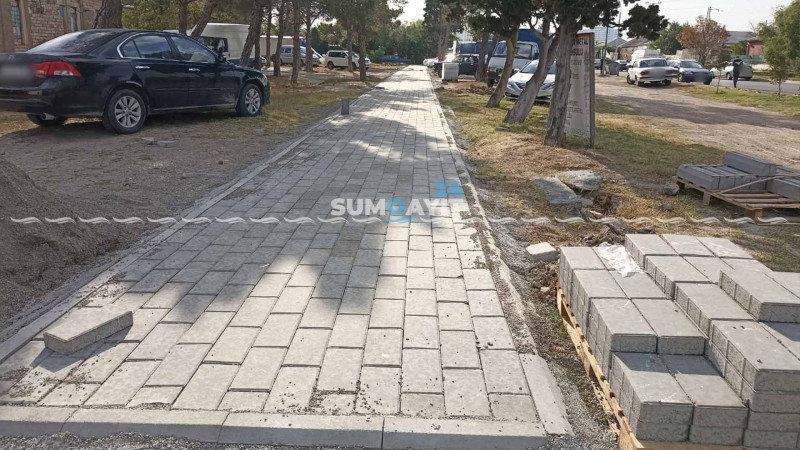 Azərbaycan küçəsində piyada yolu yenilənir