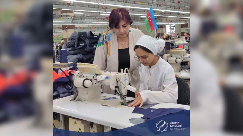 Peşə Təhsil Mərkəzinin tələbələri fabrikdə praktika keçirlər