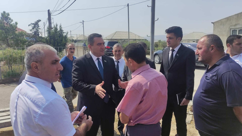 Müşfiq Məmmədli Yeni Yaşmada sakinlərlə görüşüb