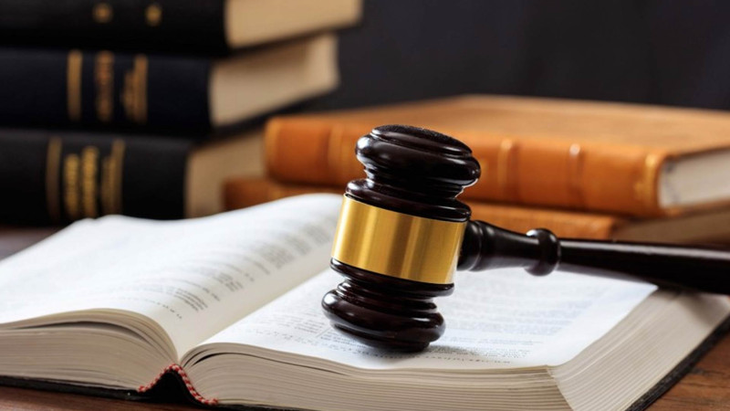 Azyaşlı uşaqların gözü qarşısında gəlinini və nəvəsini baltalayan şəxsin məhkəməsi başlayır