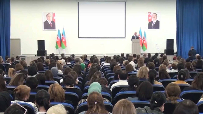 Saray məktəbində şəhid ailələri, qazilər və təhsil işçilər ilə görüş olub