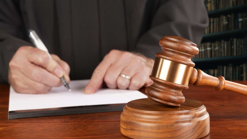 “Səni direktor təyin edəcəyəm” deyərək qadının on minlərlə pulunu mənimsəyiblər