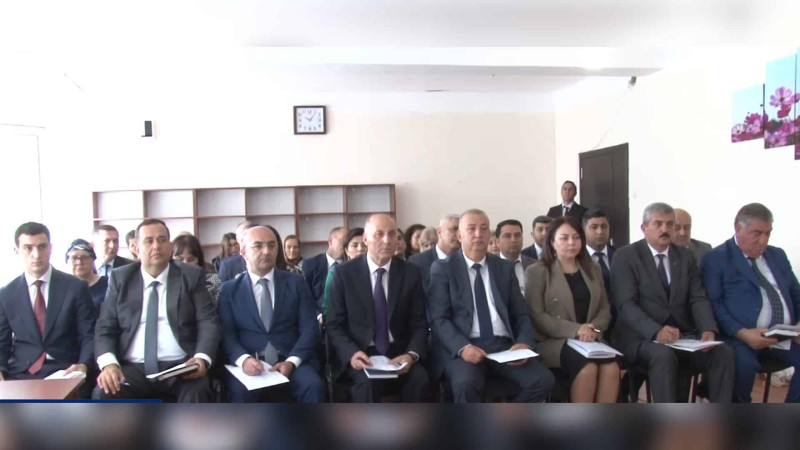 Zakir Fərəcov 26 nömrəli məktəbdə sakinlərin qəbulunu keçirib