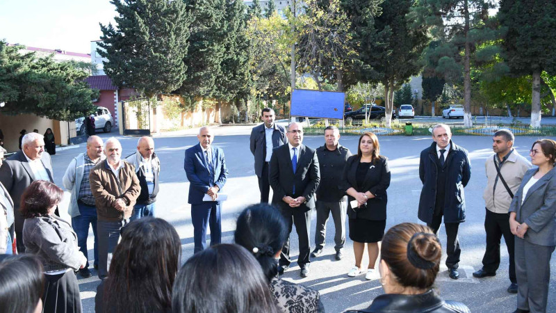 YAP sədri və deputat sakinlərin müraciətlərini qeydə alıblar
