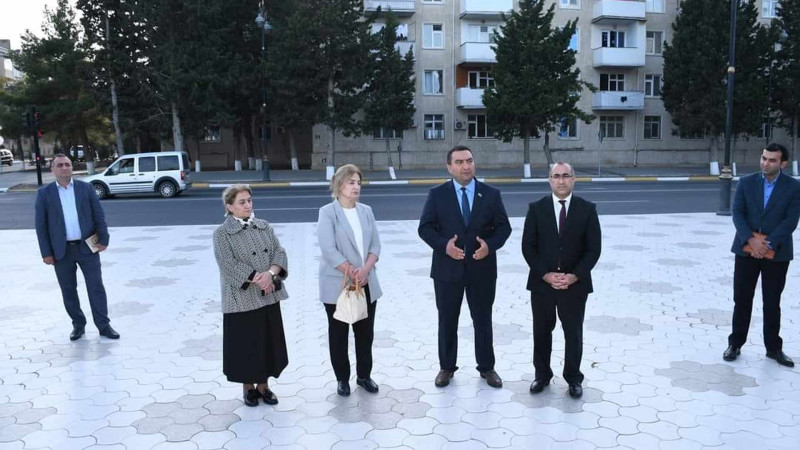 YAP-nin sədri və deputat sakinlərin problemlərini dinləyiblər