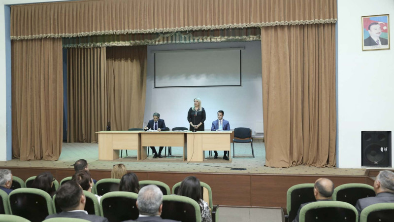 Məktəb direktorları ilə görüş baş tutub