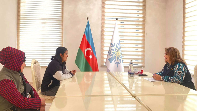 Deputat tələbə olmaq istəyən qıza dəstəyini göstərib