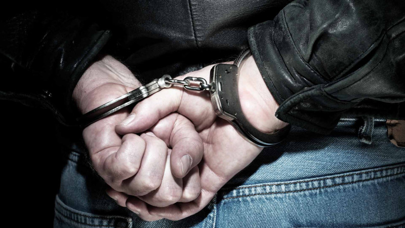 Polis oyuncaq mağazasını qarət etməkdə şübhəli bilinən şəxsi tapıb