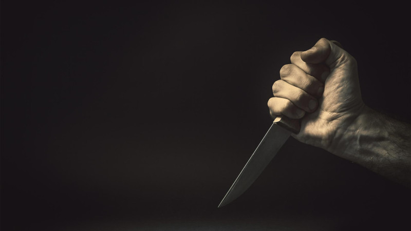 Ər arvadını amansızcasına bıçaqlayıb