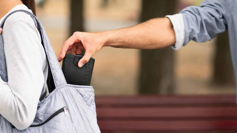 Sumqayıtda qadının pulu və telefonu talanıb