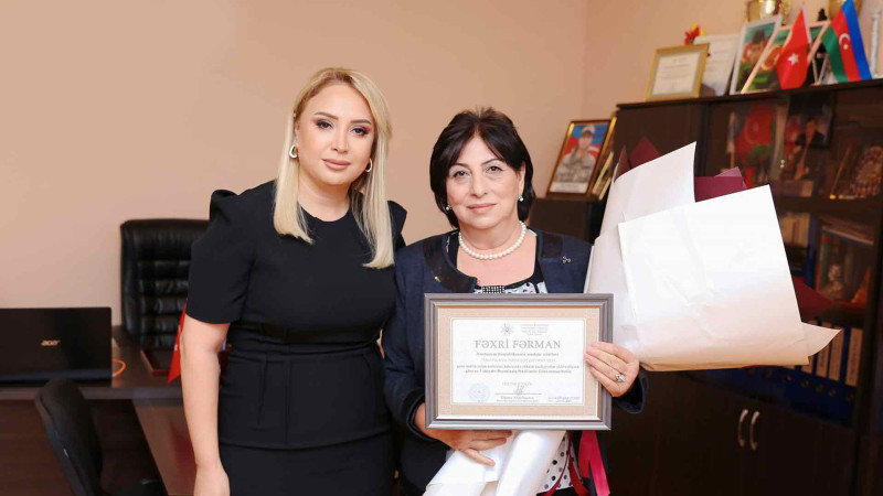 Ömrünün 45 ilini Sumqayıt təhsilinə həsr etmiş müəllim mükafatlandırılıb