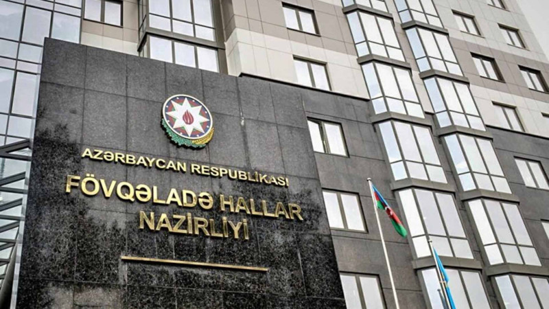 Mənzildə köməksiz qalan 2 azyaşlı xilas edilib