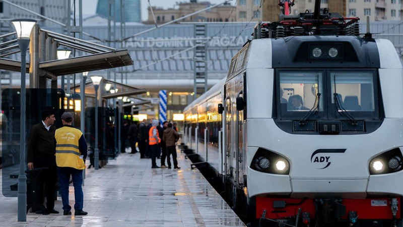 “Ekspres” qatarlarından 6 mindən çox adam yararlanıb