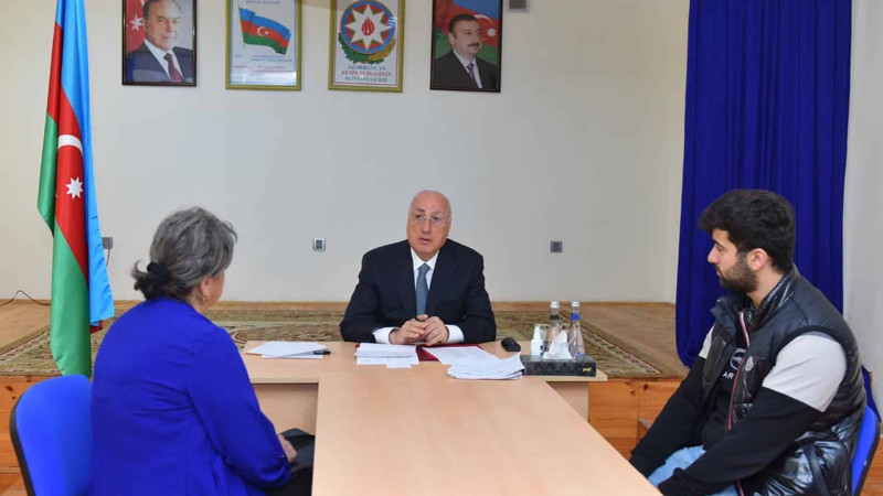 Şəhər rəhbəri sakinləri səyyar qəbul edib