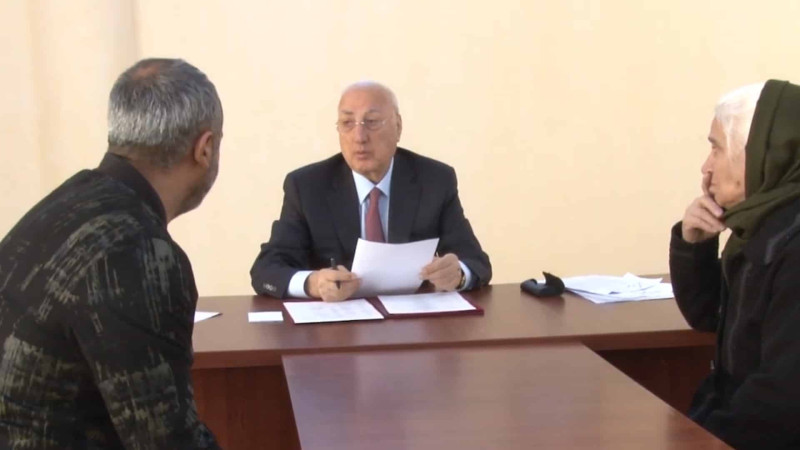 Şəhər rəhbəri vətəndaşlarla səyyar görüş keçirib