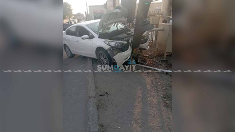 Çerkassı küçəsində “Mercedes” qəza törədib