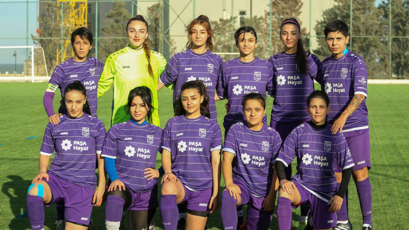 Qız futbolçularımız təəccübləndirməyə davam edirlər