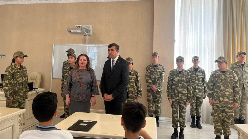 15 nömrəli məktəbin müəlliminin nümunəvi dərsi olub
