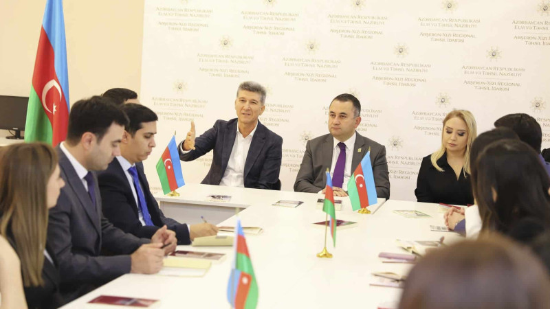 Məktəblilərə 800 kitab ianə edilib