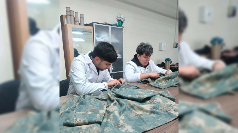 Peşə Mərkəzinin tələbələri fabrikdə praktika keçirlər