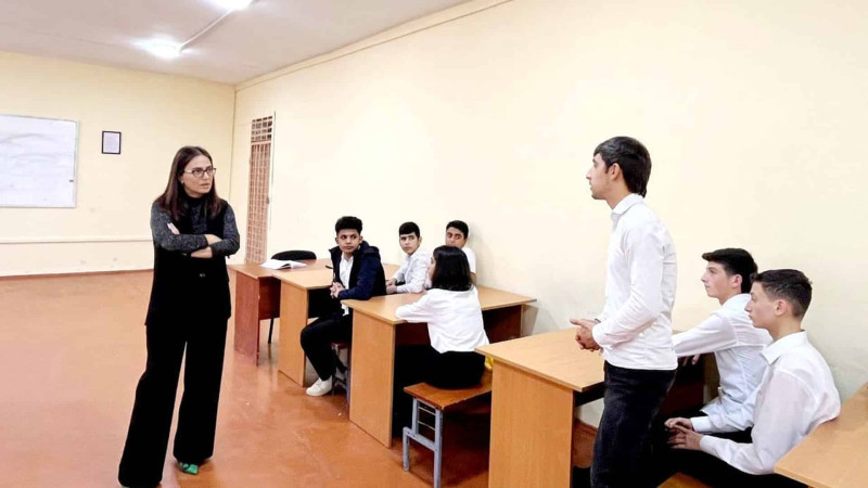 Peşə Təhsil Mərkəzində tələbələrlə müzakirələr aparılıb