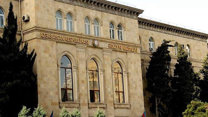 Məşhur vəkil Ədliyyə Nazirliyini məhkəməyə verib