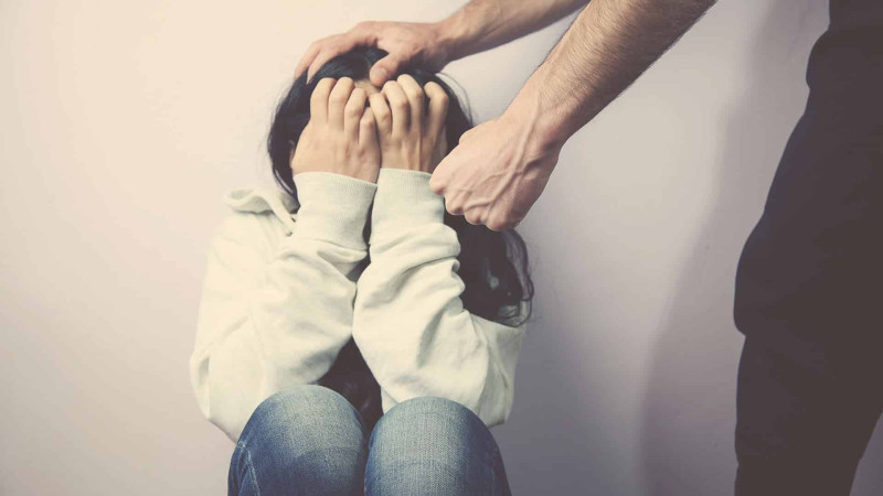 Ərinə yemək bişirməyən arvad döyülüb