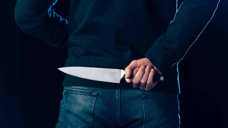 85 yaşlı kişi 13 yaşlı oğlanı bıçaqlayıb