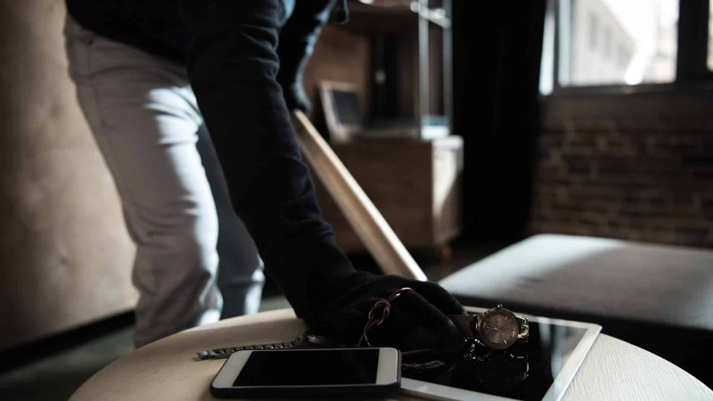 Həmşəhərlimiz çanta oğurluğunda şübhəlidir