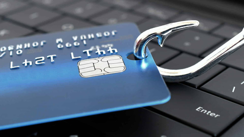 Şəhər sakininin kartından 2920 manat pul oğurlanıb