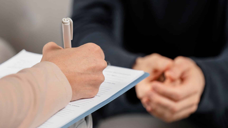 Deputat məktəb psixoloqlarının çatışmazlığını vurğulayıb