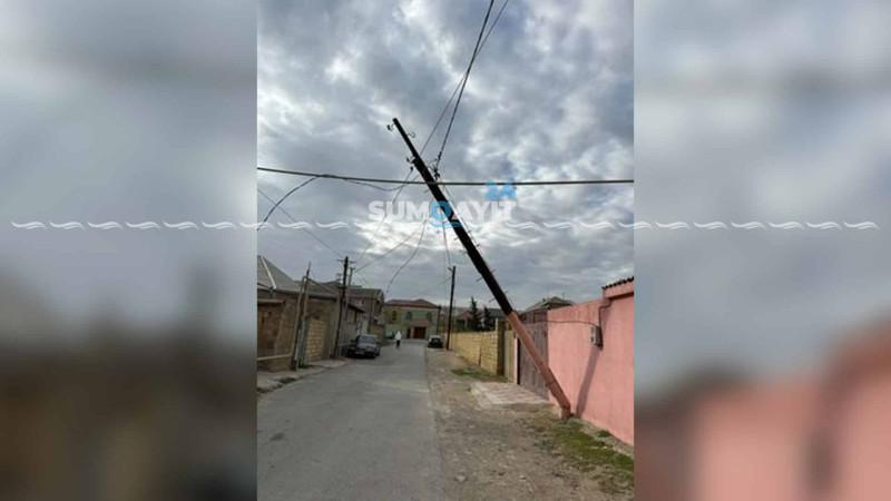16-cı mikrorayonda elektrik dirəyi qəzalı vəziyyətdədir
