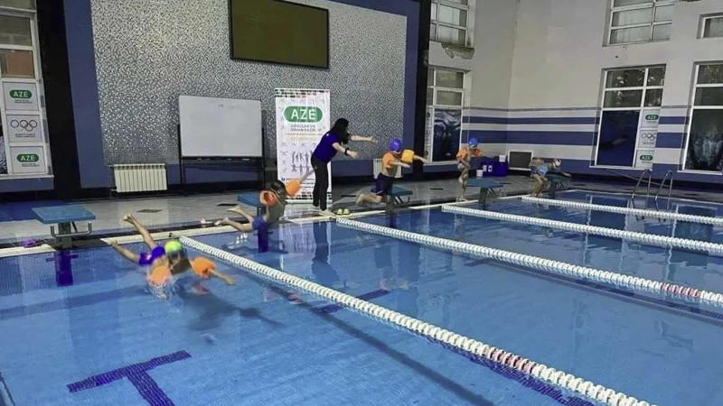 Sumqayıt məktəbliləri arasında üzgüçülük yarışı olub