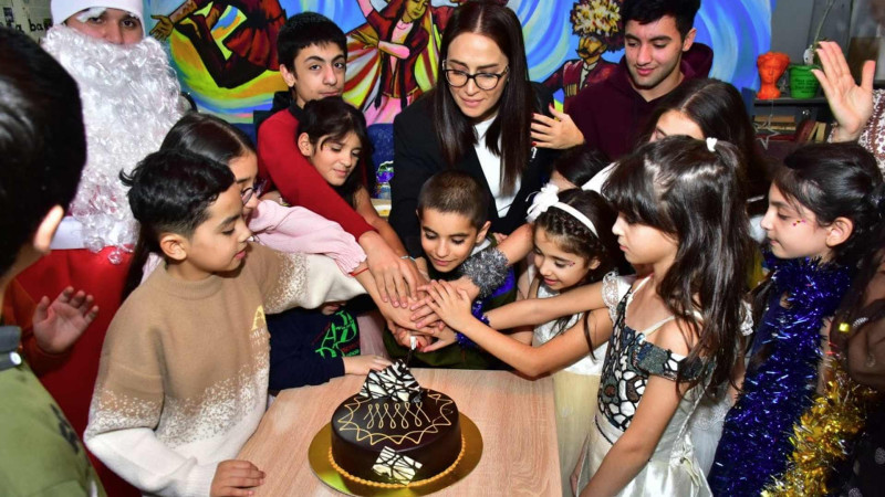 Xüsusi qayğıya ehtiyacı olan şagirdlərə bayram şənliyi keçirilib