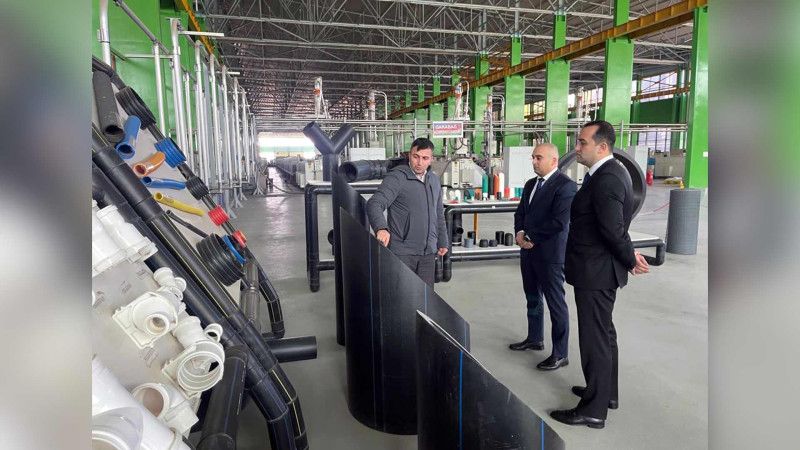 Gömrükçülər istehsal müəssisələrində olublar
