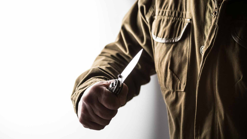 15-ci məhəllədə kişi tanışını bıçaqlayıb