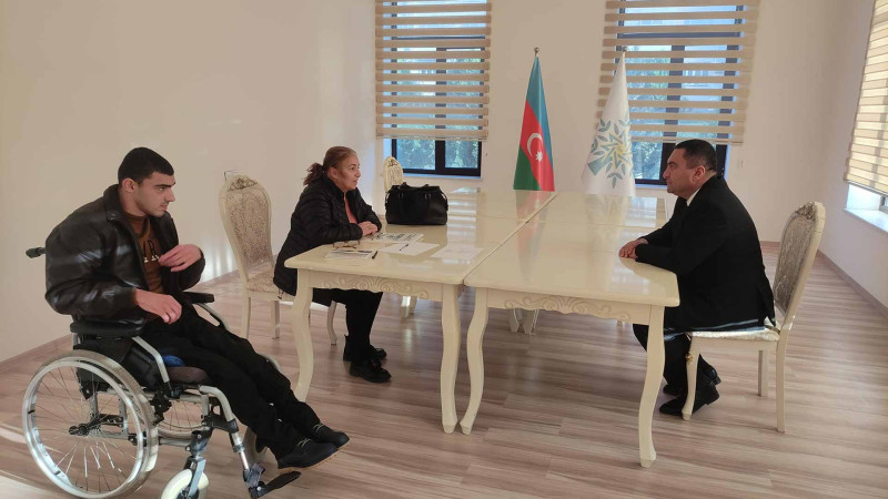 Millət vəkili seçiciləri dinləyib