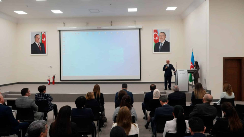 Peşə məktəblərinin rəhbərləri maarifləndiriliblər
