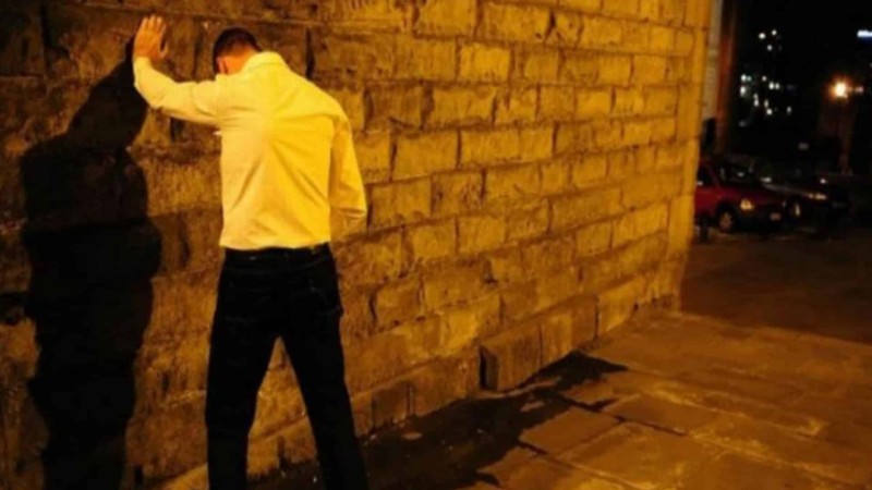 Sumqayıtda bloku tualetə çevirən kişini təpikləyiblər