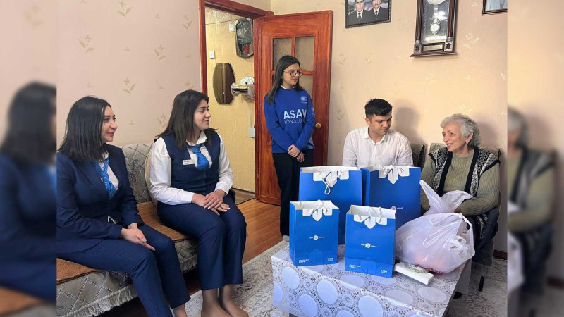 Könüllülər aztəminatlı ailələrə sovqat paylayıblar