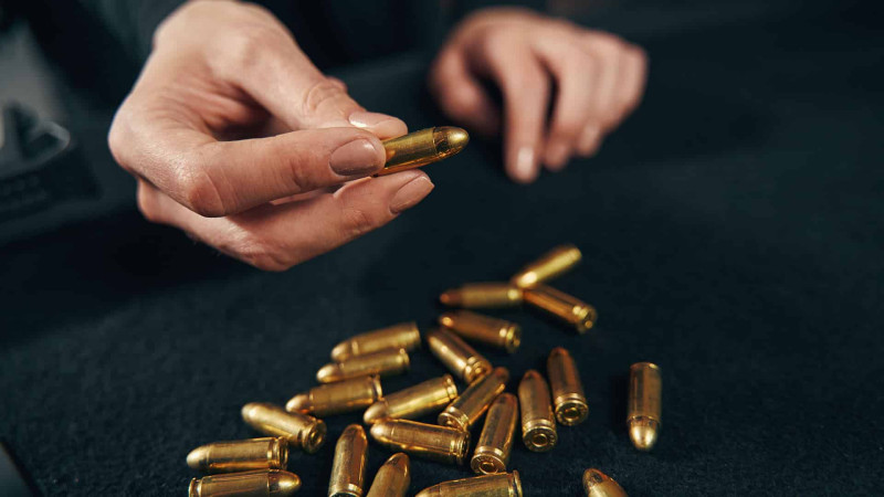 Sumqayıtda qadından Makarov gülləsi götürülüb