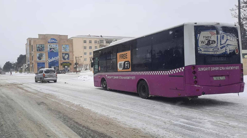 “Hazırda şəhərin bütün istiqamətlərində avtobuslar fasiləsiz hərəkət edir” - RƏSMİ AÇIQLAMA