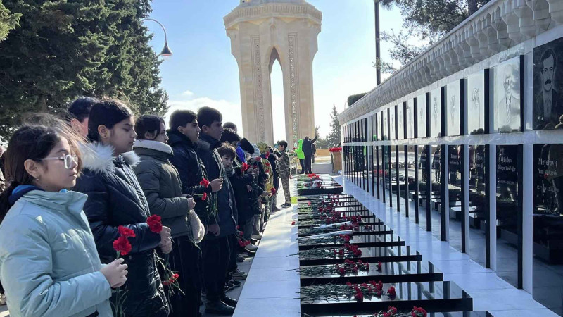 Şagirdlər 20 Yanvar faciəsi qurbanlarının xatirəsini anıblar