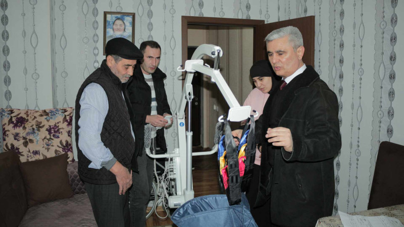 Bir qrup əliliyi olan şəxsə reabilitasiya vasitələri təqdim olunub