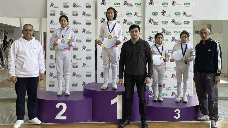 Qılıncoynatma üzrə balaca idmançılarımız medallar qazanıblar