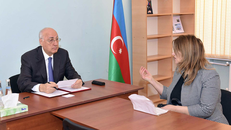 Zakir Fərəcov sakinləri fərdi qaydada dinləyib