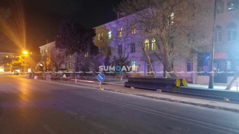 Heydər Əliyev prospektində köhnə borular çıxarılır