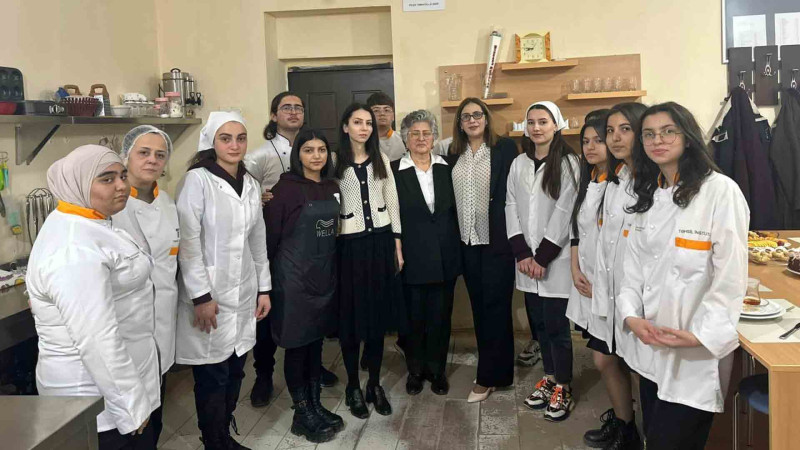 Sumqayıt məktəbində peşə təmayüllü siniflərlə tanışlıq olub