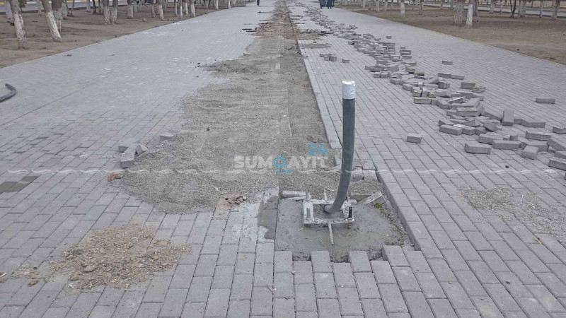 SDU-nun önündəki xiyaban yenidən sökülür