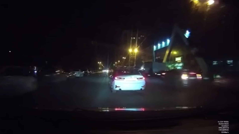 Yol polisi dəm qazından boğulan qadını xilas edib